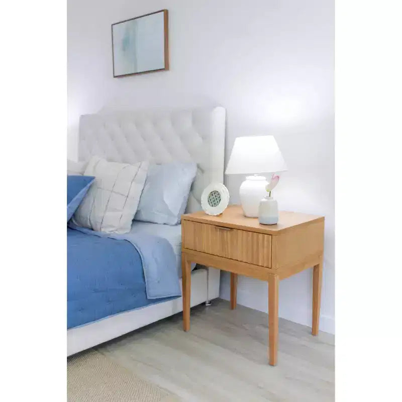 Nathan James Boho Comodino Scanalato in Legno con Cassetto Marrone: Mid-Century Moderno, Maniglia in Ottone, Gambe Affusolate