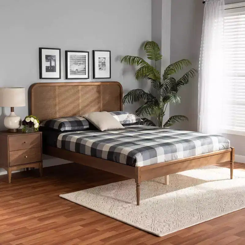 Letto a piattaforma King in legno e rattan sintetico marrone/noce cenere - Design di metà secolo, gambe tornite