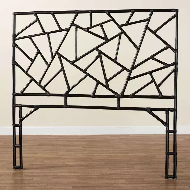Bali & Pari Testiera autoportante in rattan nero Queen Size Frydel