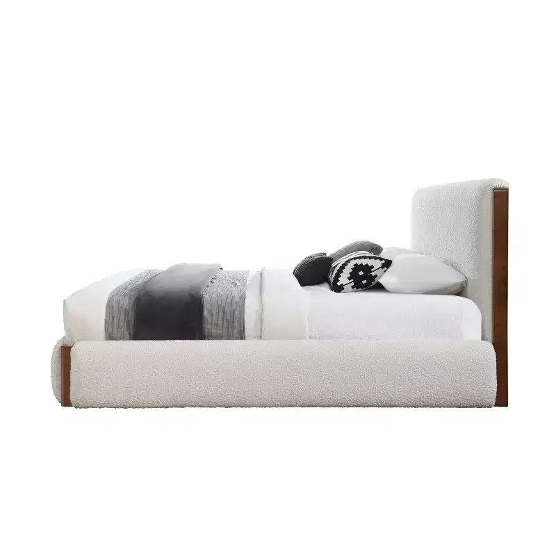 Letto Queen 88.98" Sandro con finitura bouclé bianco e noce - Acme Furniture: Rivestimento in lino, Struttura cromata, Montaggio senza attrezzi