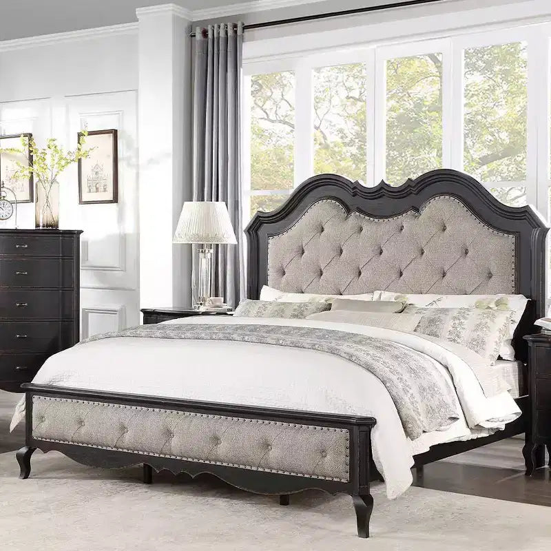Letto king size orientale da 82,5": Letti Chelmsford, Rivestimento con borchie, Testiera imbottita trapuntata - Acme Furniture