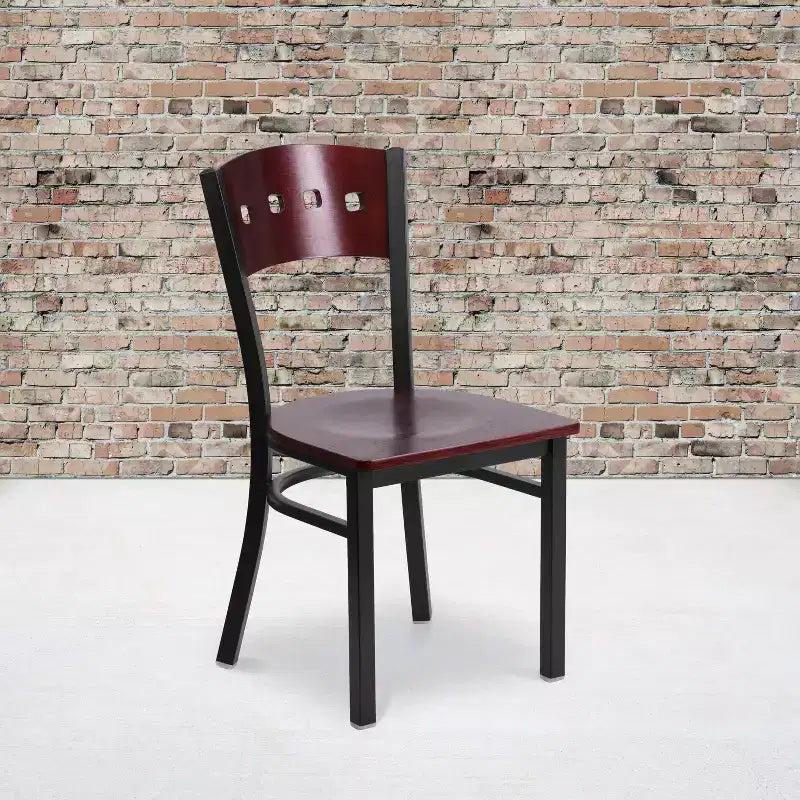Sedia da pranzo per ristorante in metallo con schienale a 4 quadrati decorativi Emma e Oliver Black