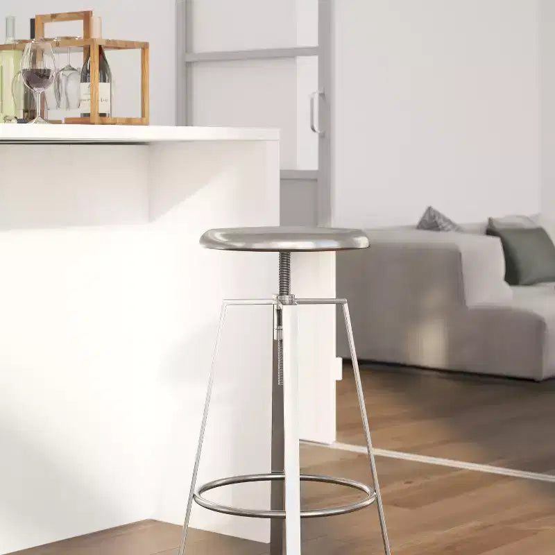 Sgabello da bar in stile industriale Merrick Lane con sedile girevole regolabile in altezza