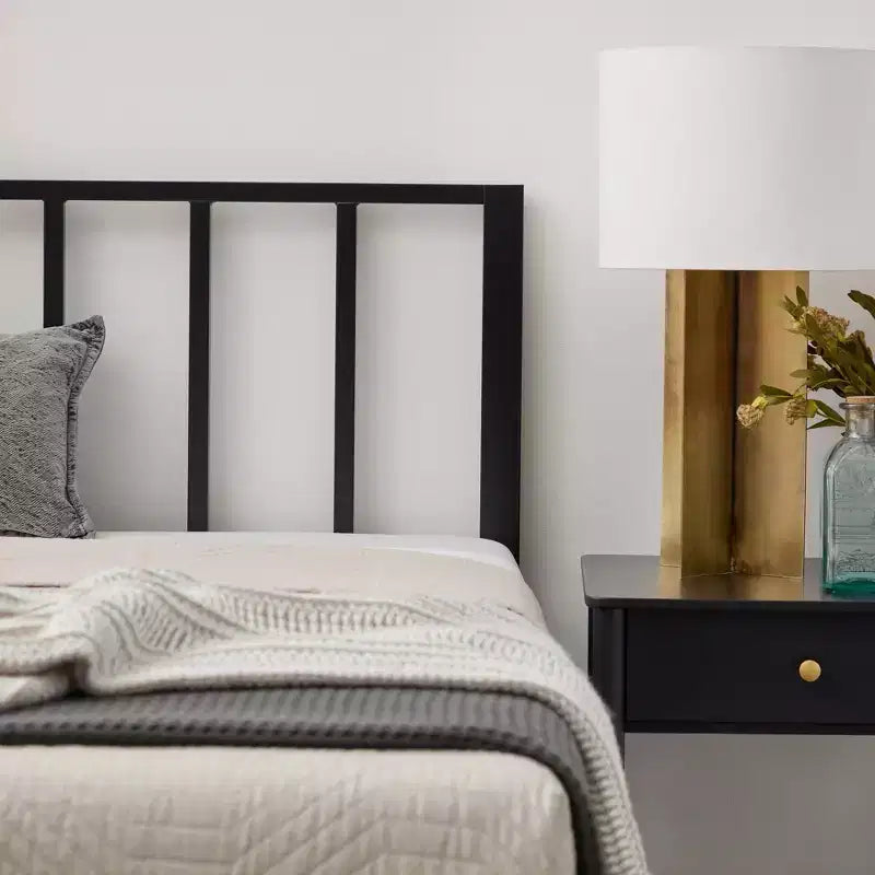 Lori Letto con base a piattaforma in metallo e testiera a sbarre verticali - Brookside Home