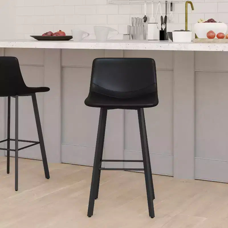Emma e Oliver Set di Due Sgabelli da Bar Imbottiti Moderni da 76 cm, Struttura in Metallo Opaco e Piedini in Plastica
