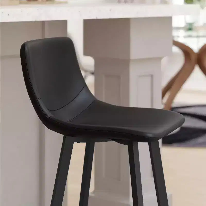 Emma e Oliver Set di Due Sgabelli da Bar Imbottiti Moderni da 76 cm, Struttura in Metallo Opaco e Piedini in Plastica