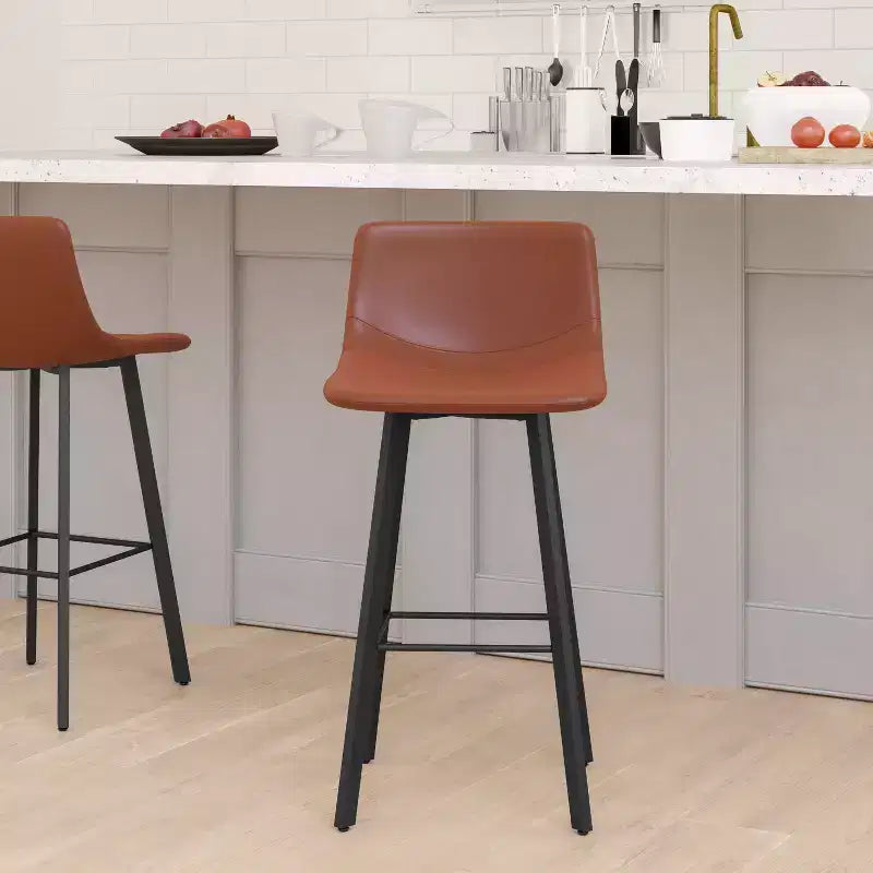 Emma e Oliver Set di Due Sgabelli da Bar Imbottiti Moderni da 76 cm, Struttura in Metallo Opaco e Piedini in Plastica