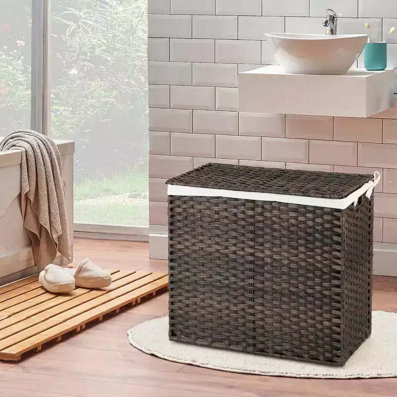 Cesto portabiancheria Costway 110L a 3 sezioni con coperchio e maniglia in rattan PE con sacca interna
