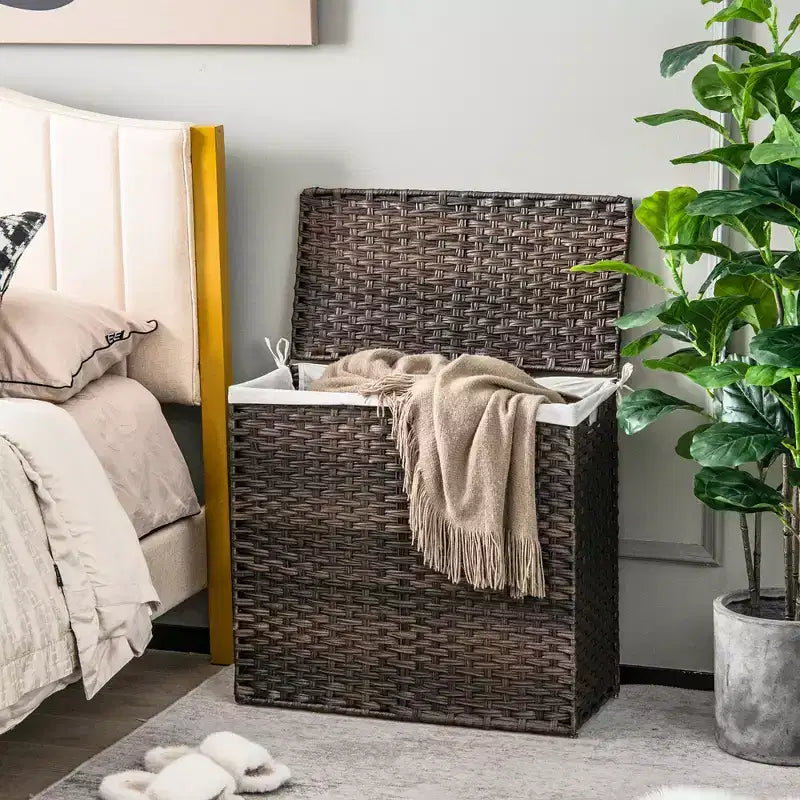 Cesto portabiancheria Costway 110L a 3 sezioni con coperchio e maniglia in rattan PE con sacca interna