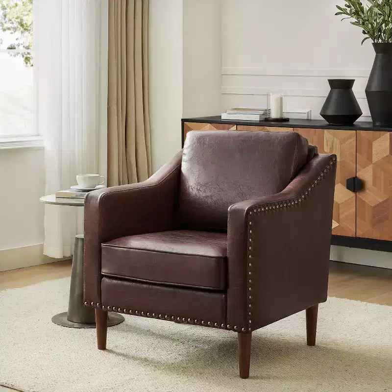 Poltrona Bonita in Pelle Vegana Transizionale con Cuscino Seduta Sfoderabile e Borchie | ART OF LIVING DESIGNS