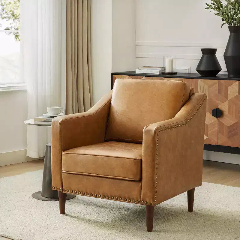 Poltrona Bonita in Pelle Vegana Transizionale con Cuscino Seduta Sfoderabile e Borchie | ART OF LIVING DESIGNS