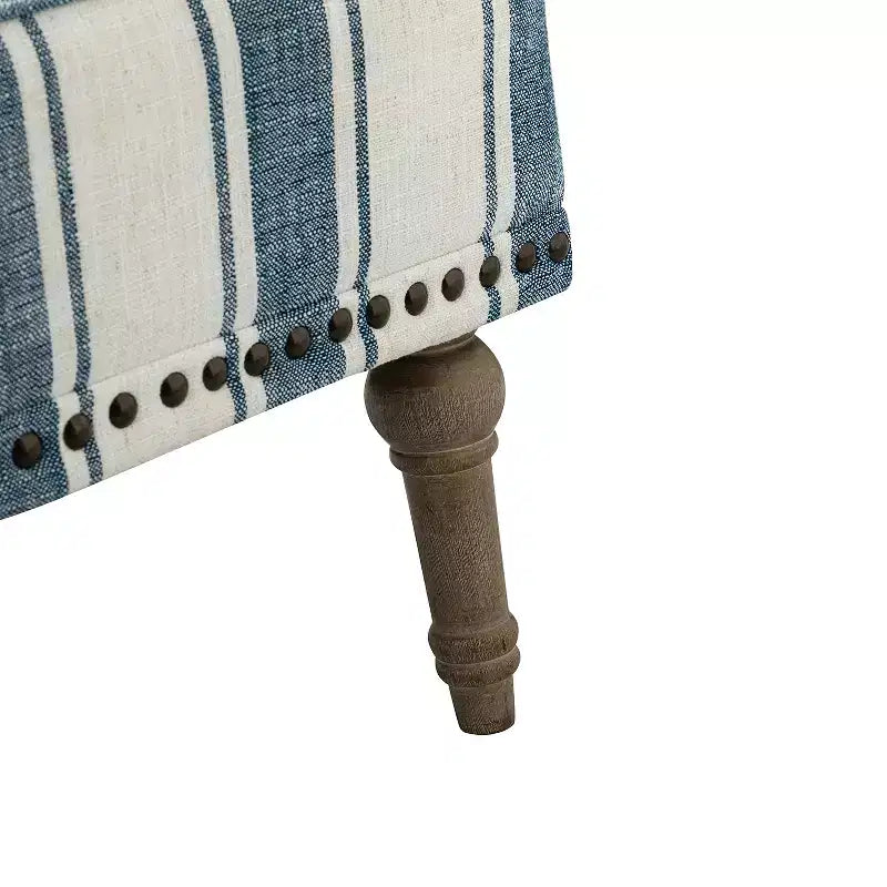 Poltrona da camera Venere in legno e tessuto con borchie e design a righe unico | ART OF LIVING DESIGNS