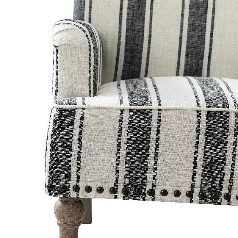 Poltrona da camera Venere in legno e tessuto con borchie e design a righe unico | ART OF LIVING DESIGNS