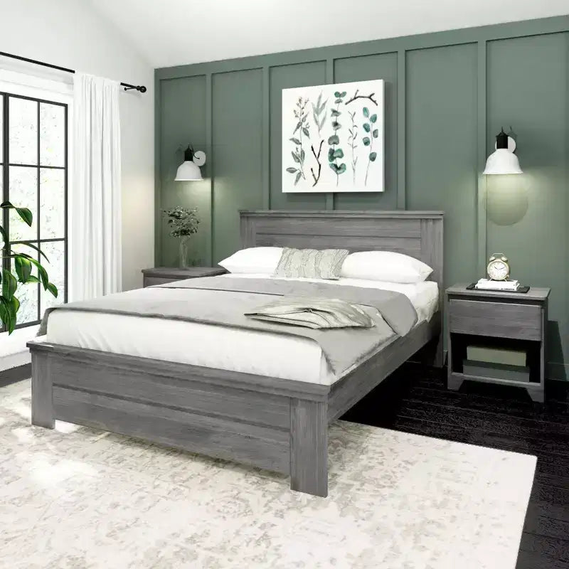 Letto matrimoniale Plank+Beam Farmhouse con testiera a pannelli, letto a piattaforma in legno massello