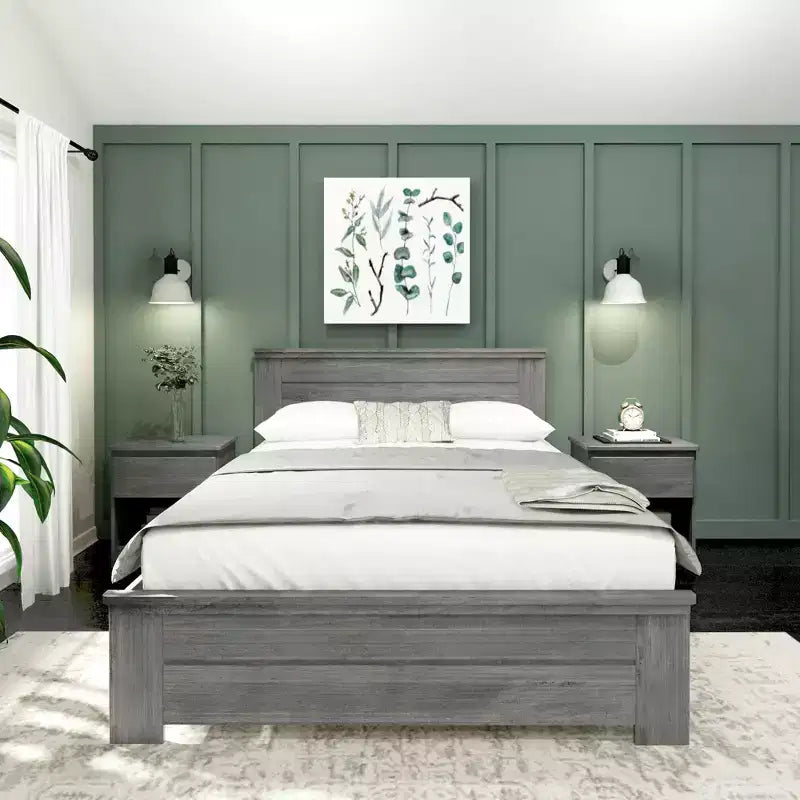 Letto matrimoniale Plank+Beam Farmhouse con testiera a pannelli, letto a piattaforma in legno massello