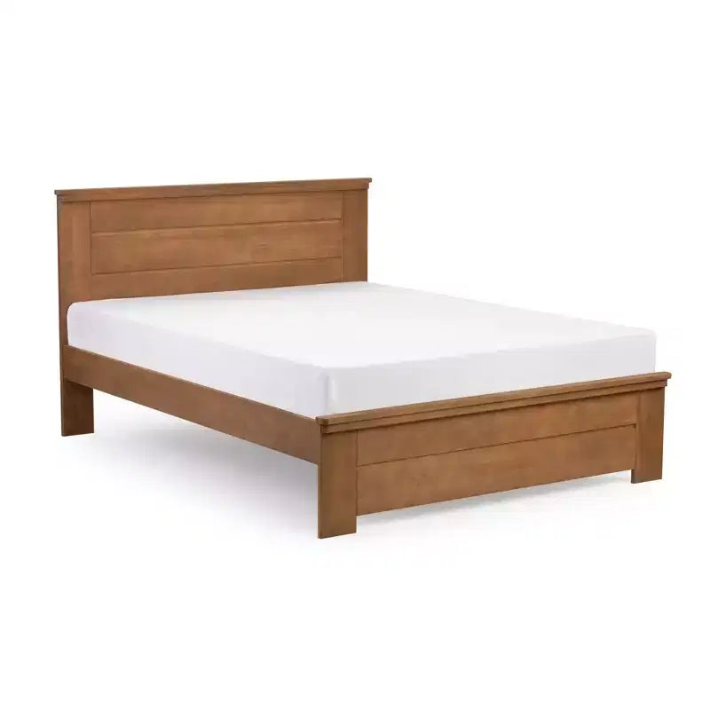Letto matrimoniale Plank+Beam Farmhouse con testiera a pannelli, letto a piattaforma in legno massello