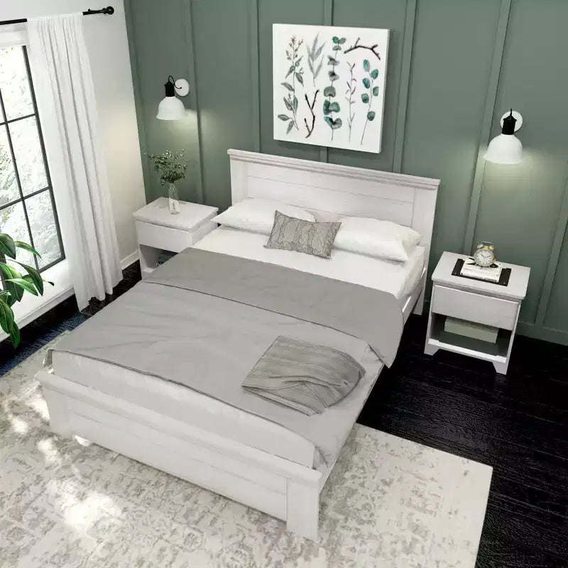Letto matrimoniale Plank+Beam Farmhouse con testiera a pannelli, letto a piattaforma in legno massello