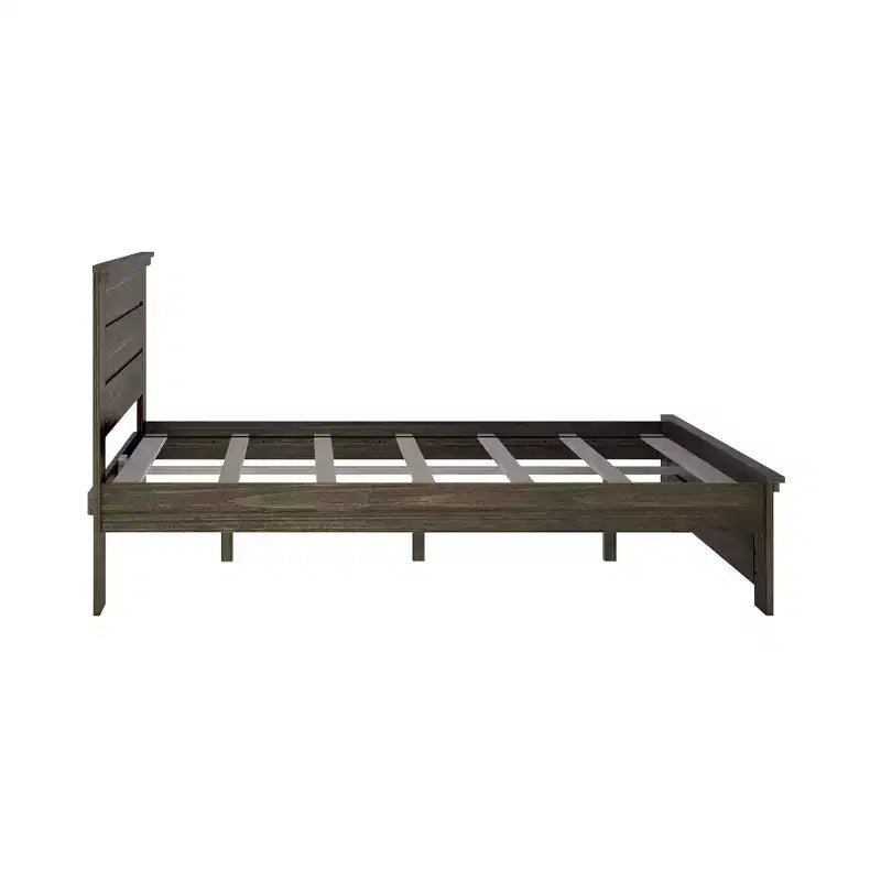Letto matrimoniale Plank+Beam Farmhouse con testiera a pannelli, letto a piattaforma in legno massello
