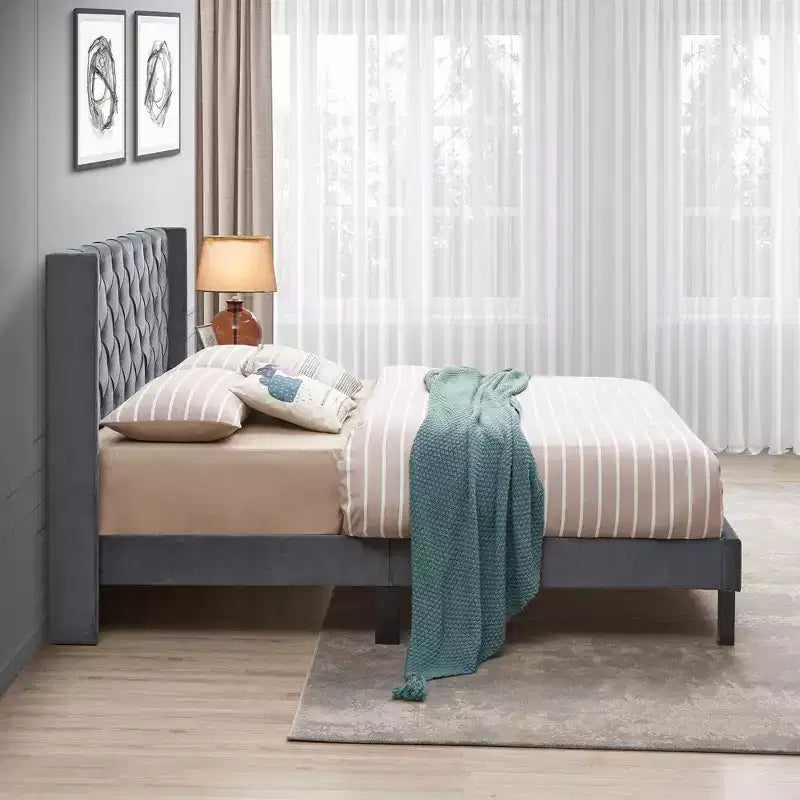 Letto a piattaforma imbottito in velluto con bottoni, misura Queen, grigio - ModernLuxe