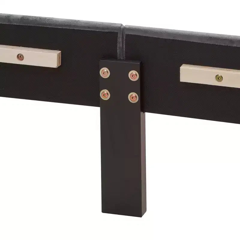 Letto a piattaforma imbottito in velluto con bottoni, misura Queen, grigio - ModernLuxe