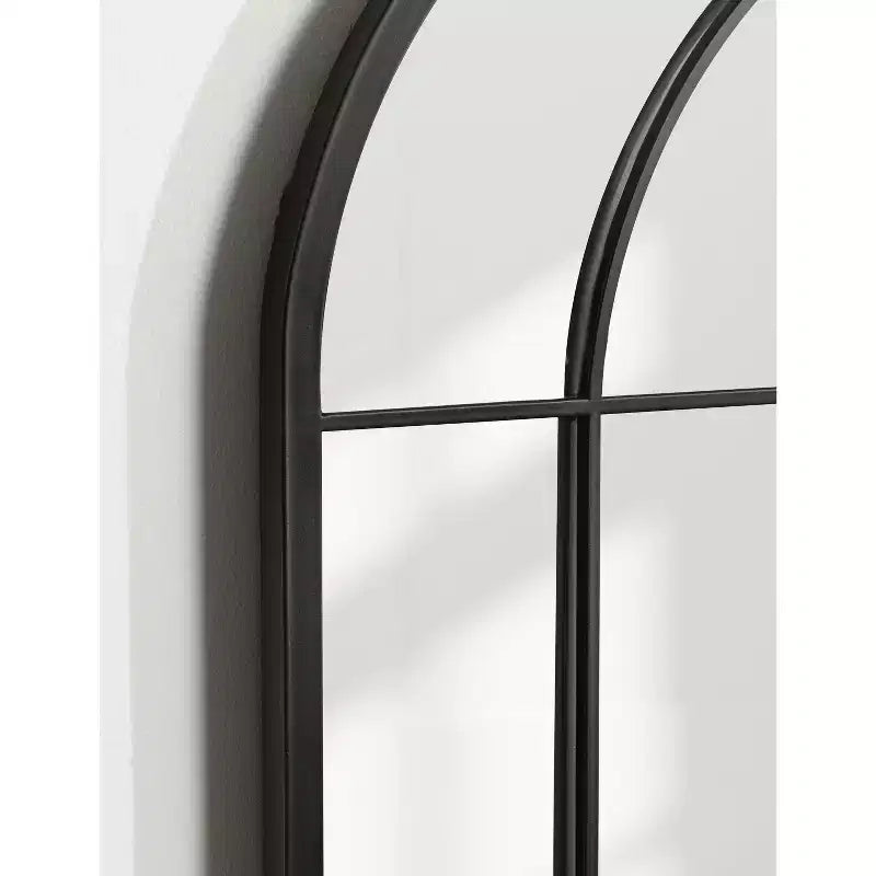 Specchio da parete ad arco in metallo Dolbrook di Kate and Laurel, 19x40, nero