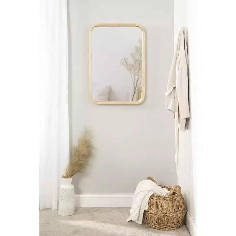Specchio rettangolare con angoli arrotondati Kate and Laurel Hutton con cornice in legno