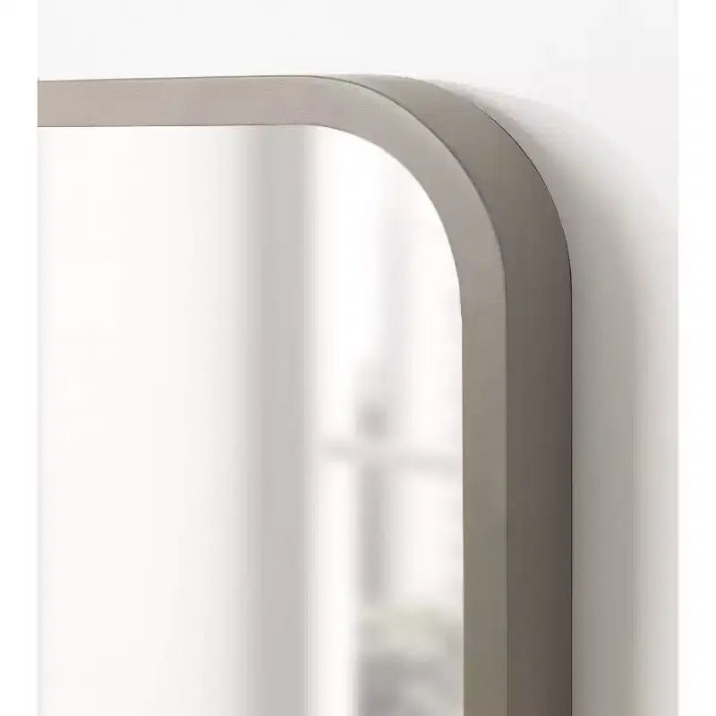 Specchio rettangolare con angoli arrotondati Kate and Laurel Hutton con cornice in legno