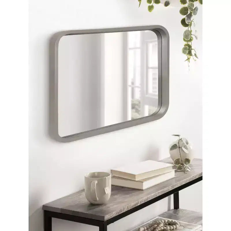 Specchio rettangolare con angoli arrotondati Kate and Laurel Hutton con cornice in legno