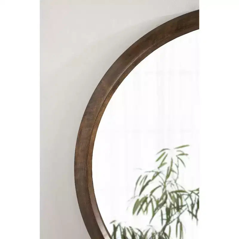 Specchio da parete Kate and Laurel Pao curvo con cornice in legno, 28 di diametro, noce marrone