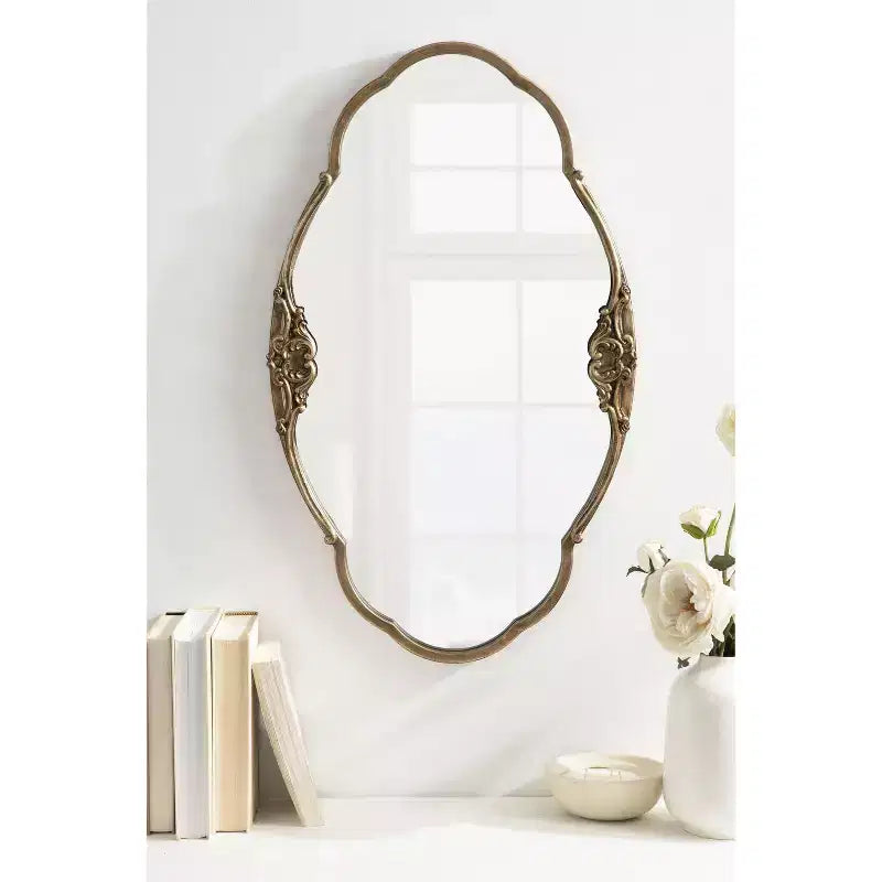 Specchio decorativo da parete Novella di Kate e Laurel, 30x18, oro