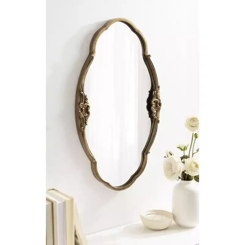 Specchio decorativo da parete Novella di Kate e Laurel, 30x18, oro