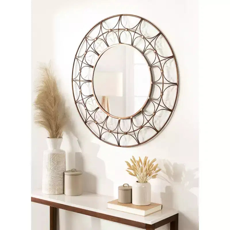Specchio decorativo rotondo in metallo Avoca di Kate and Laurel, 28 di diametro, bronzo
