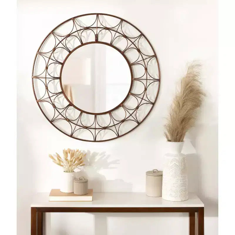 Specchio decorativo rotondo in metallo Avoca di Kate and Laurel, 28 di diametro, bronzo