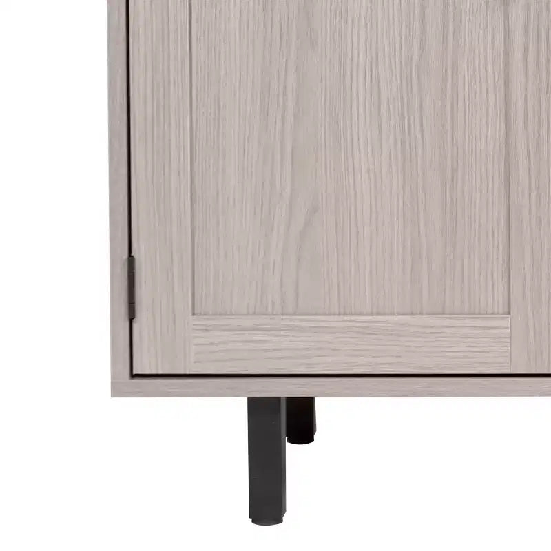 Mobile bar e credenza classici Emma and Oliver con armadietto a porta singola in stile shaker con portabicchieri sospeso e mensole aperte per bottiglie