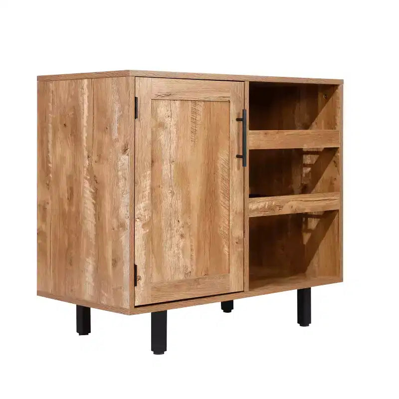 Mobile bar e credenza classici Emma and Oliver con armadietto a porta singola in stile shaker con portabicchieri sospeso e mensole aperte per bottiglie