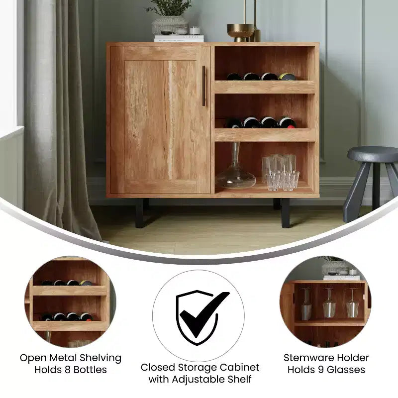 Mobile bar e credenza classici Emma and Oliver con armadietto a porta singola in stile shaker con portabicchieri sospeso e mensole aperte per bottiglie