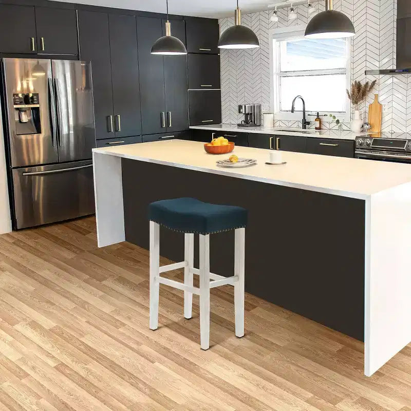 WestinTrends Sgabello da bar con sedile a sella senza schienale, 29 pollici, bianco anticato/blu navy