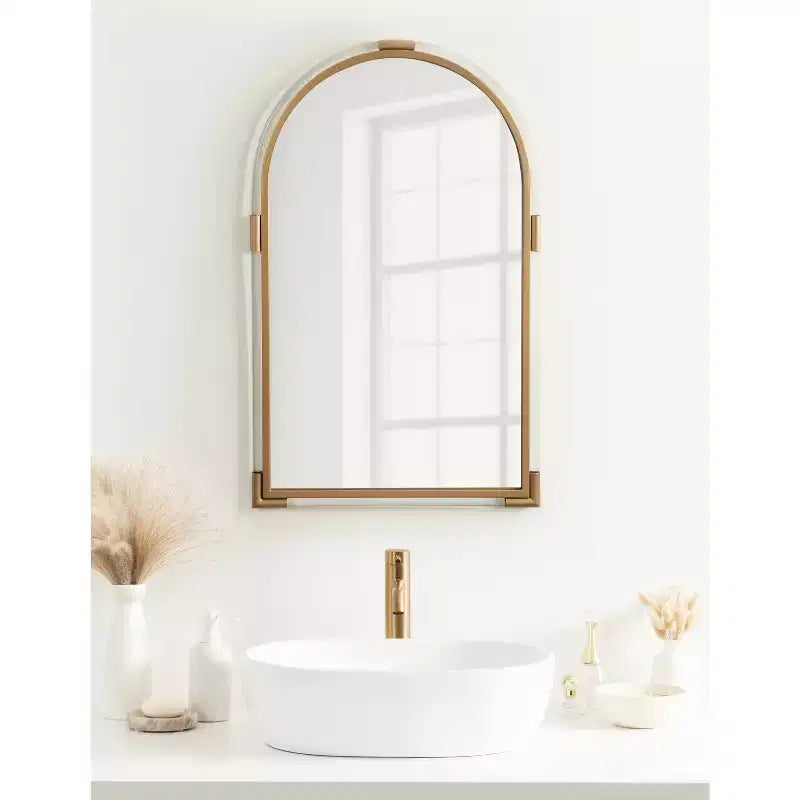 Kate & Laurel All Things Decor Specchio moderno ad arco in acrilico Arceo 22x34