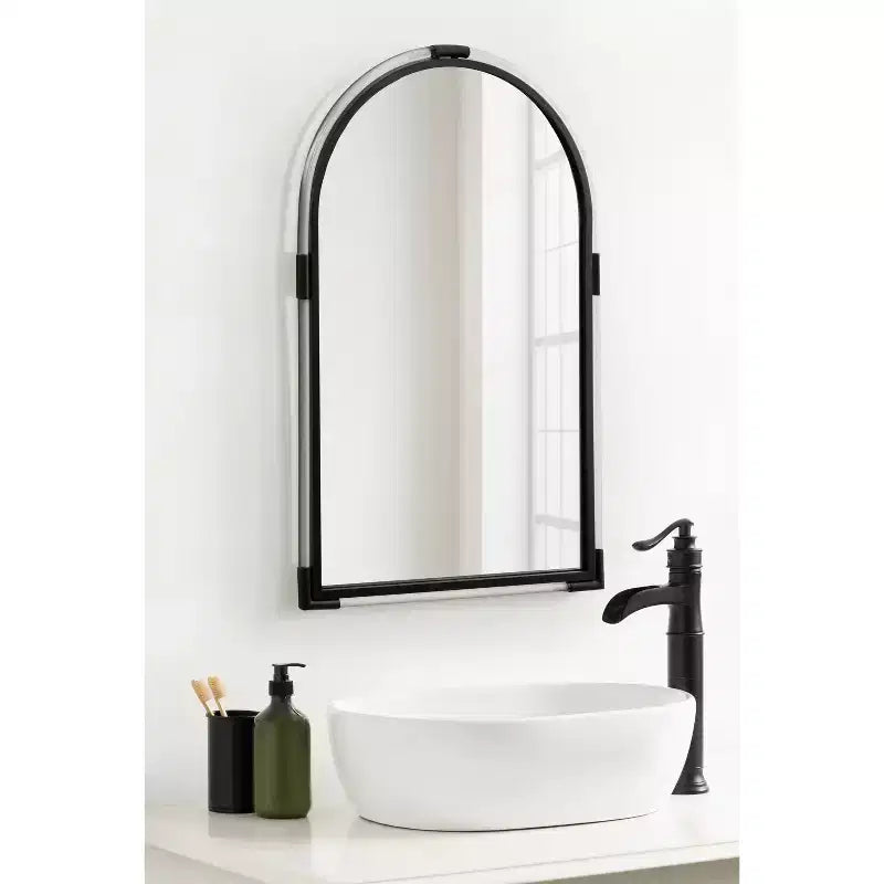 Kate & Laurel All Things Decor Specchio moderno ad arco in acrilico Arceo 22x34