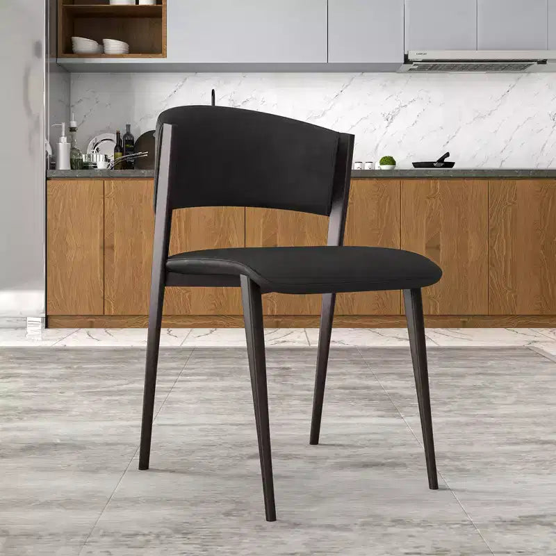 LeisureMod Aspen Sedia da Pranzo Moderna in Pelle PU - Sedia Laterale con Schienale Curvo Ergonomico e Robuste Gambe in Metallo Nero Opaco