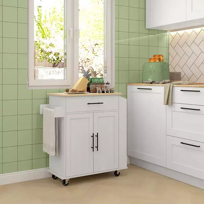 HOMCOM Isola da cucina con presa di corrente, Carrello da cucina su ruote con cassetto portaoggetti, Supporto portamicroonde portatile con ante, Portasciugamani, Portaspezie