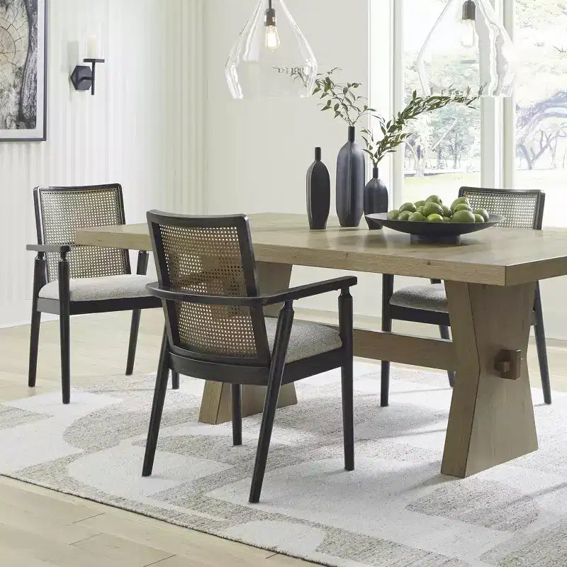 Sedia con braccioli per sala da pranzo Galliden di Signature Design by Ashley, set da 2, nera