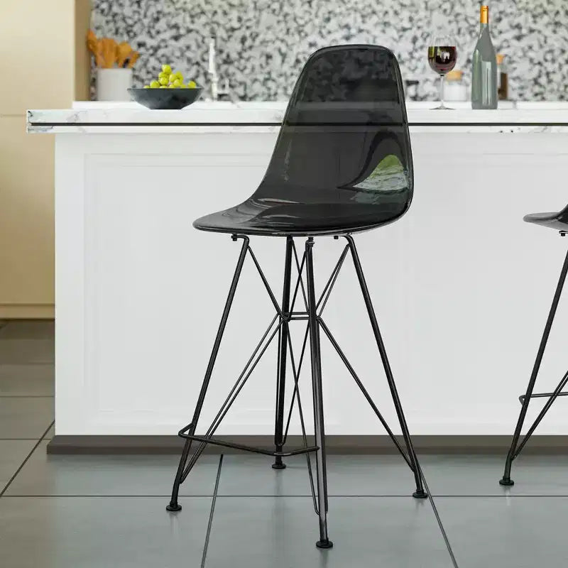 Sgabello da bar LeisureMod Cresco Mid-Century Modern in acrilico, altezza bancone, con base in acciaio nero, perfetto per cucina, sala da pranzo, bar o salotto