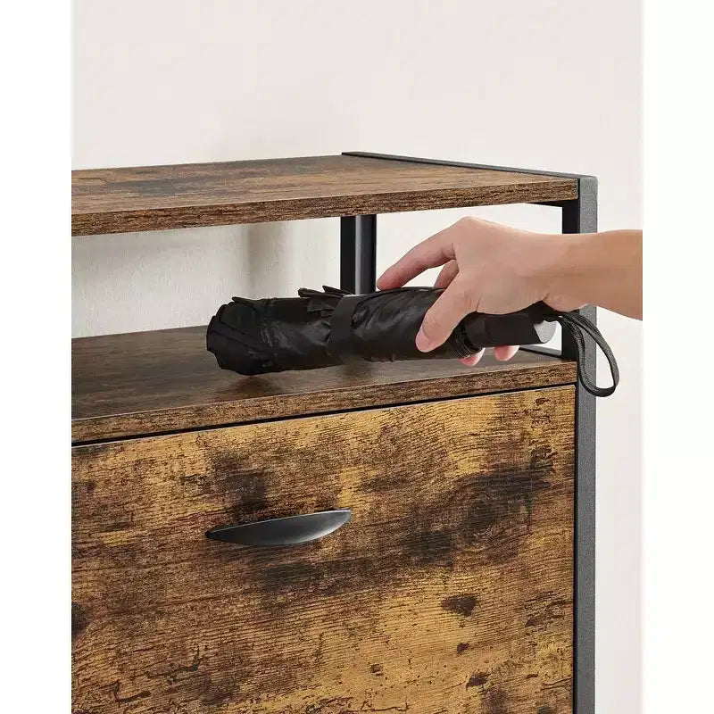 VASAGLE Scarpiera con 3 Ante a Ribalta, Mobile Contenitore con Vano Aperto, Divisori Interni, per 15-18 Paia di Scarpe, Marrone Rustico e Nero