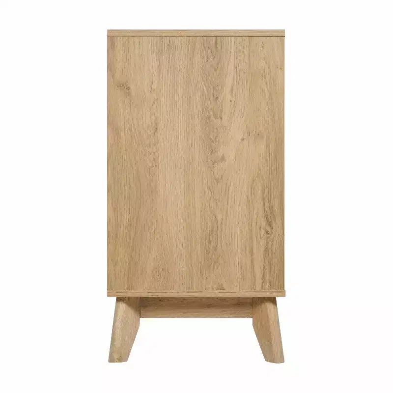 Madia in legno Emma e Oliver, stile Mid-Century Modern, con ante a chiusura ammortizzata, ripiani e gambe affusolate ed eleganti con pattini protettivi per il pavimento
