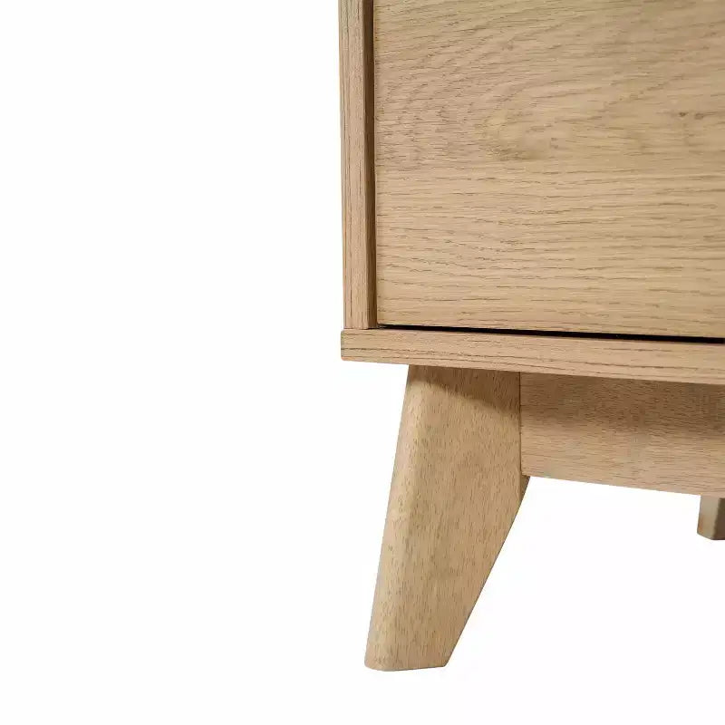 Madia in legno Emma e Oliver, stile Mid-Century Modern, con ante a chiusura ammortizzata, ripiani e gambe affusolate ed eleganti con pattini protettivi per il pavimento
