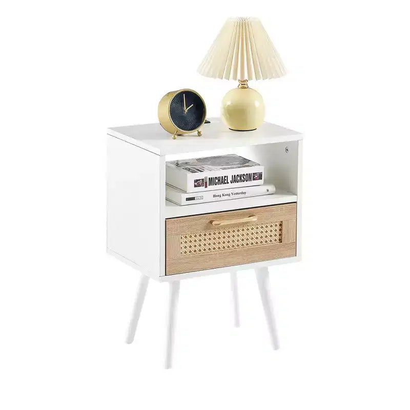 Comodino moderno di metà secolo, comodini in rattan da 15,75 pollici con presa di corrente e porte USB, gambe in legno massello con cassetto, comodino per camera da letto