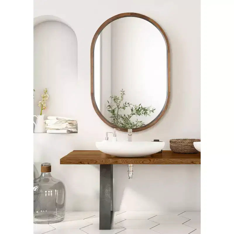 Specchio da parete a capsula Hutton con cornice in legno 24 x 36 - Kate & Laurel All Things Decor