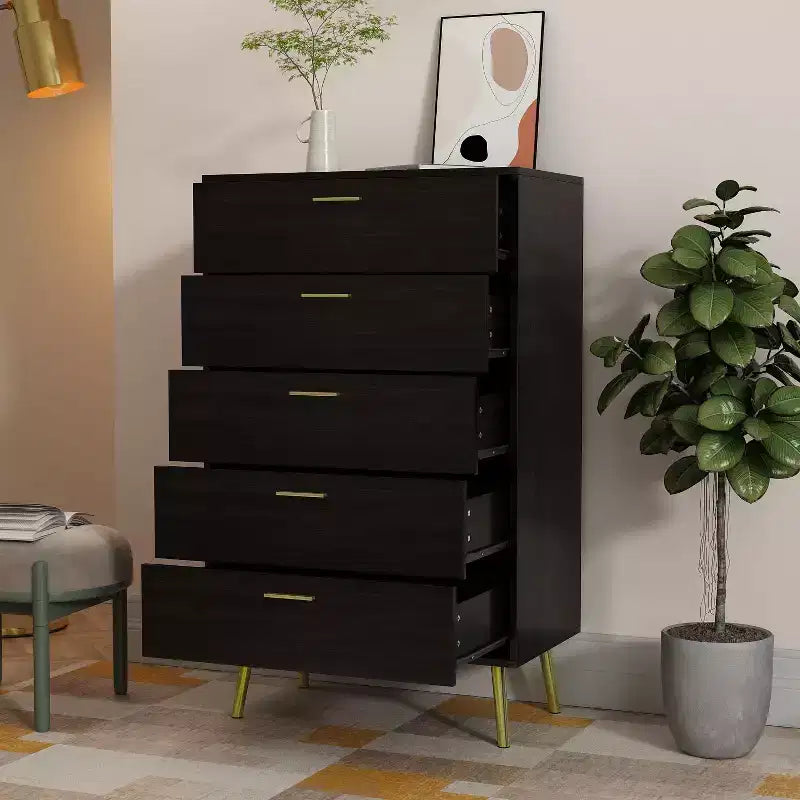 Cassettiera moderna Famapy a 5 cassetti con gambe e maniglie in metallo