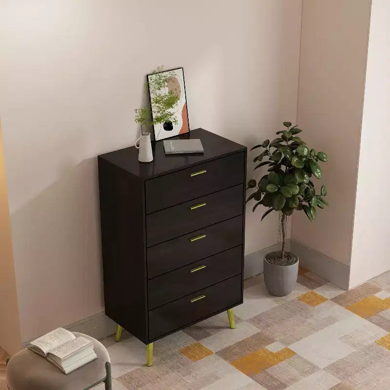 Cassettiera moderna Famapy a 5 cassetti con gambe e maniglie in metallo